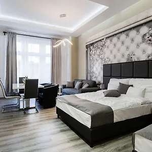 A Golden Star Modern Luxury And Budapesta